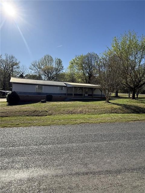 Mobile Home For Sale - 3085 Stonehenge Road<br/> Randolph County, Thomasville, NC 27260