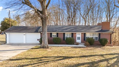 Homes For Sale - 2969 Piney Mountain Road<br/> Walnut Cove, NC 27052