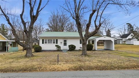 Homes For Sale - 308 Walter Chambers Street<br/> Rockingham County, Eden, NC 27288