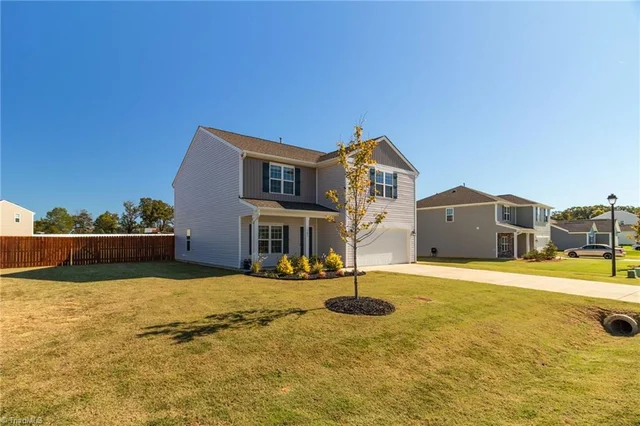 107 Wickham Court, photo 3 of 32