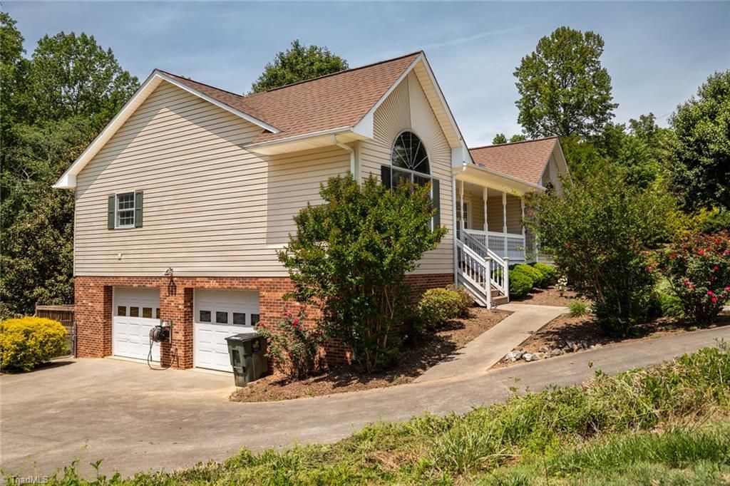 Photo of 124 Hunter Circle, Wilkesboro, NC 28697 (MLS # 1218368)