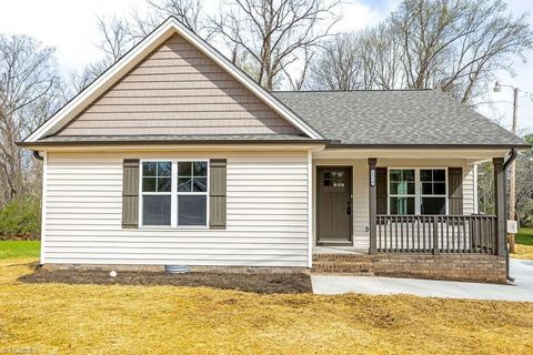 Homes For Sale - 5514 Cedarbrook Road<br/> Yadkin County, Jonesville, NC 28642