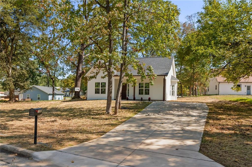 Photo of 1055 Fisher Ferry Street, Thomasville, NC 27360 (MLS # 1237803)