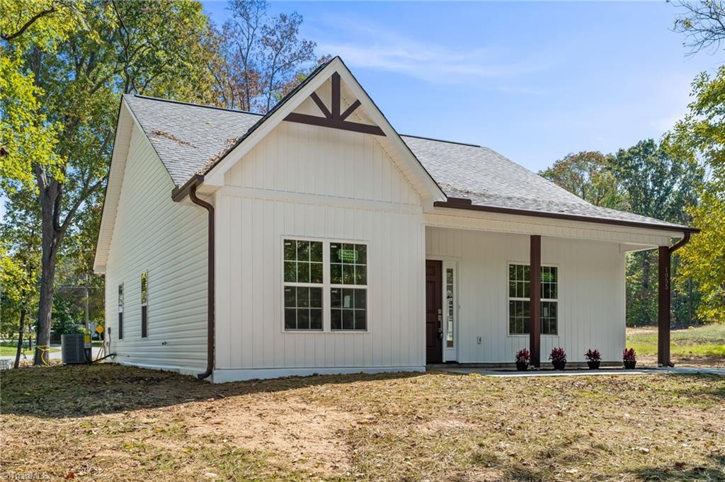 Photo of 1055 Fisher Ferry Street, Thomasville, NC 27360 (MLS # 1237803)