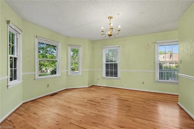 2655 Knob Hill Drive, photo 5 of 32