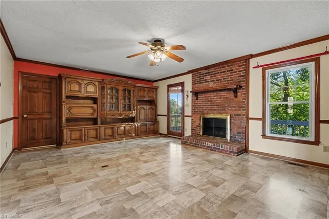 2655 Knob Hill Drive, photo 3 of 32