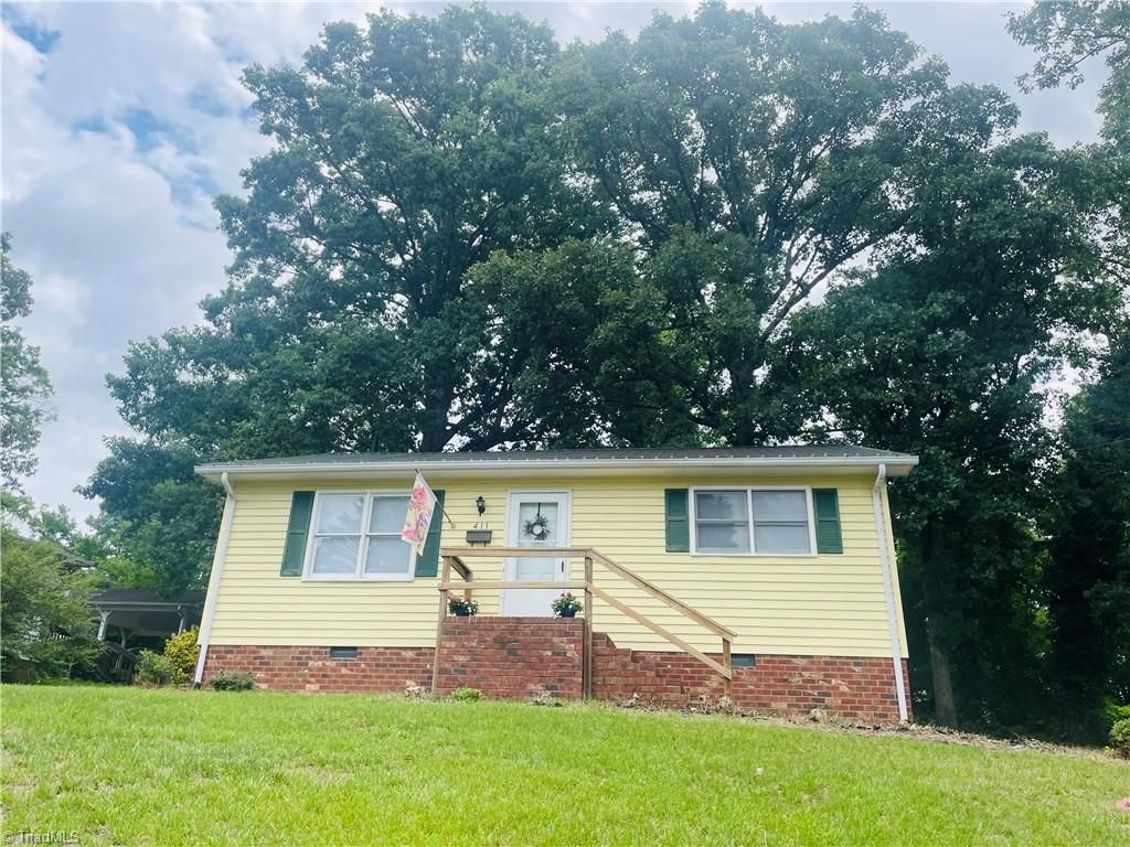 Photo of 411 Kern Street, Thomasville, NC 27360 (MLS # 1222364)