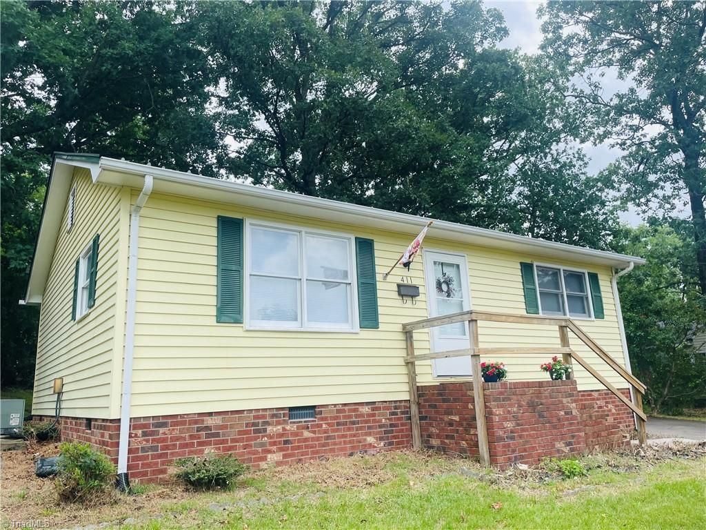Photo of 411 Kern Street, Thomasville, NC 27360 (MLS # 1222364)