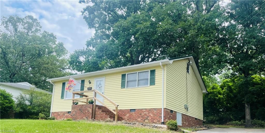 Photo of 411 Kern Street, Thomasville, NC 27360 (MLS # 1222364)