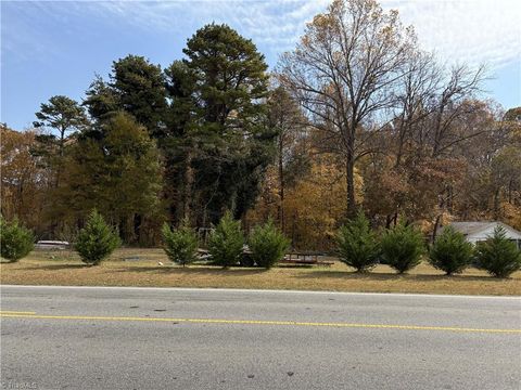 Vacant Land For Sale - 3412 Dillon Road<br/> Jamestown, NC 27282