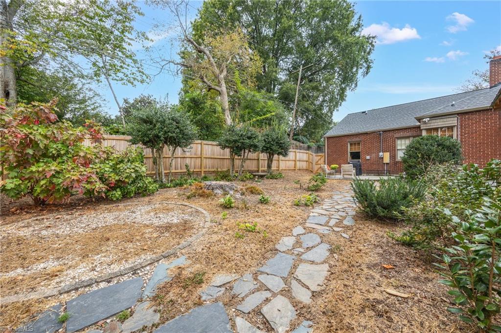 Greensboro, North Carolina 27403, United States, 3 Bedrooms Bedrooms, ,1 BathroomBathrooms,Residential,Pending,212875