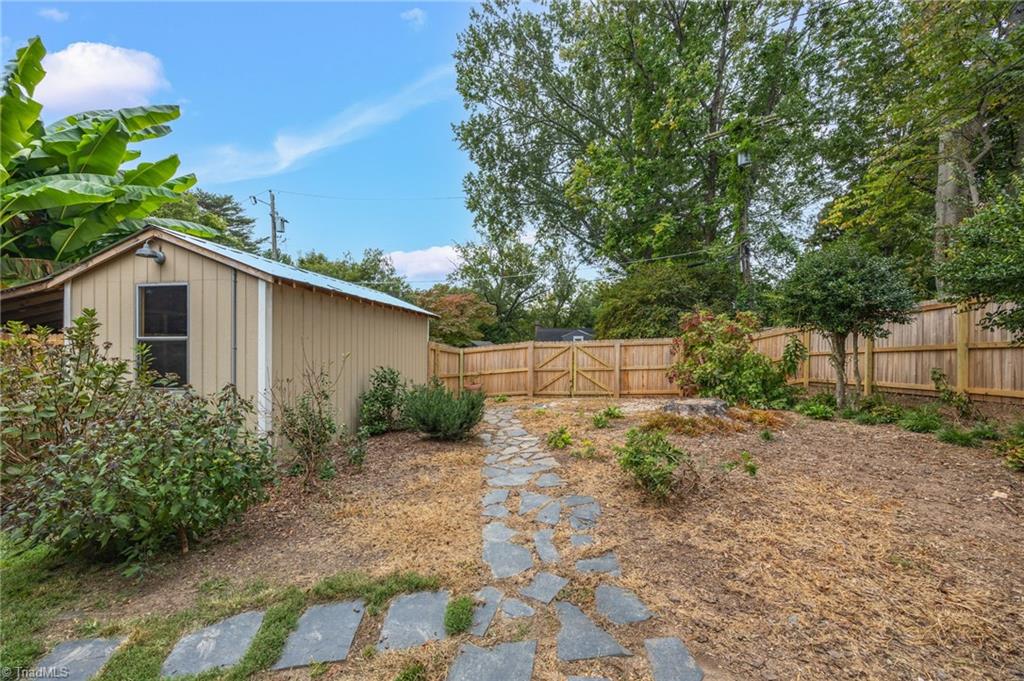 Greensboro, North Carolina 27403, United States, 3 Bedrooms Bedrooms, ,1 BathroomBathrooms,Residential,Pending,212875