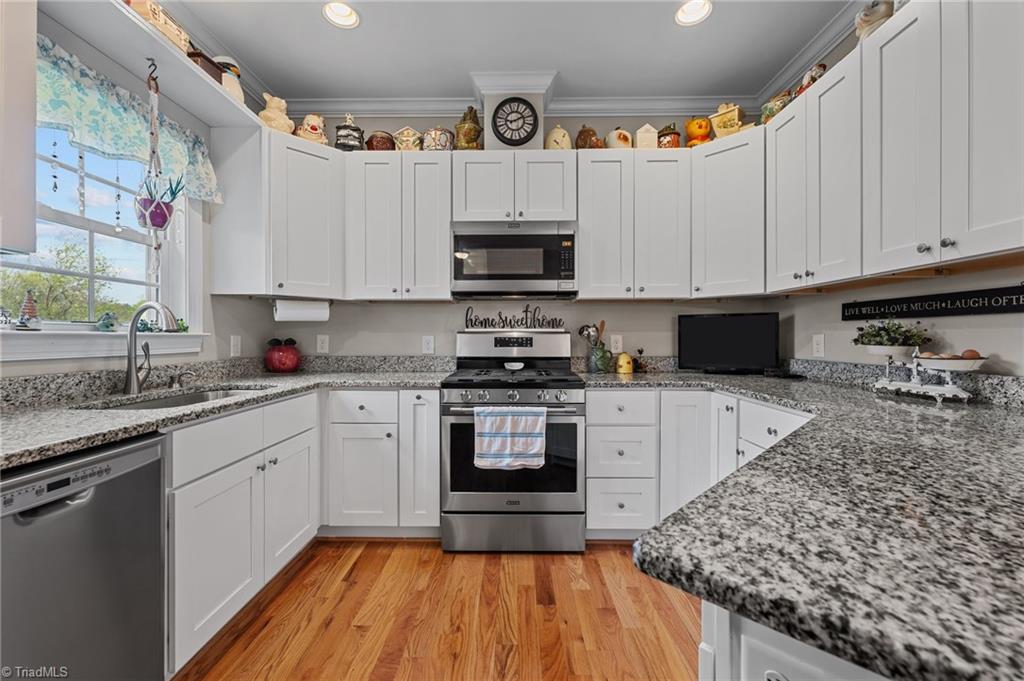 7042 Crescent Road, Whitsett, North Carolina image 8