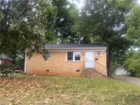 Homes For Sale - 826 Dixon Avenue<br/> Asheboro, NC 27203