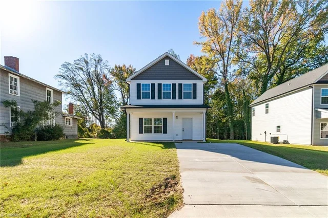 207 Carter Street, photo 2 of 29