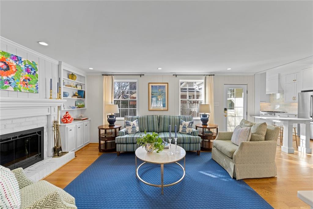 Winston-Salem, North Carolina 27104, United States, 4 Bedrooms Bedrooms, ,4 BathroomsBathrooms,Residential,Pending,9656