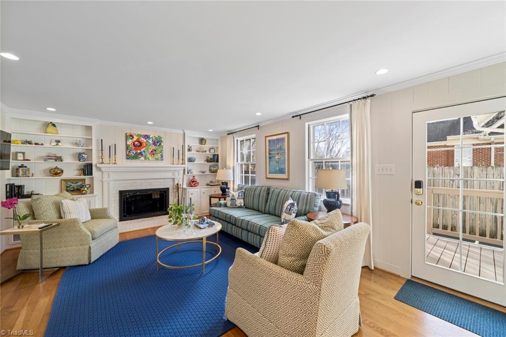 Winston-Salem, North Carolina 27104, United States, 4 Bedrooms Bedrooms, ,4 BathroomsBathrooms,Residential,Pending,9656