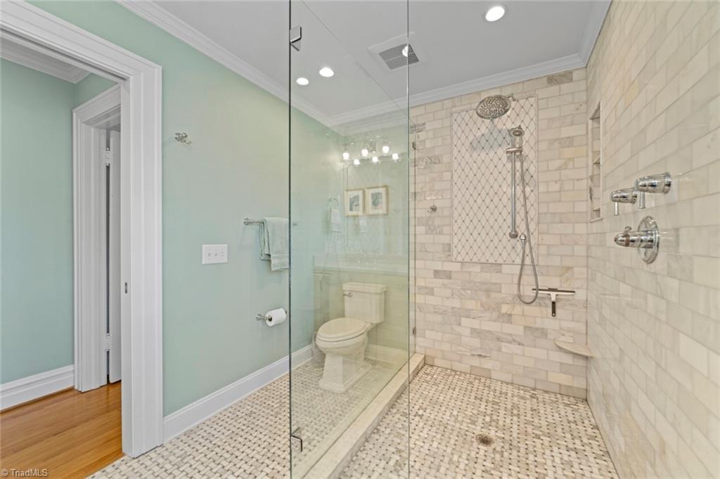 Winston-Salem, North Carolina 27104, United States, 4 Bedrooms Bedrooms, ,4 BathroomsBathrooms,Residential,Pending,9656