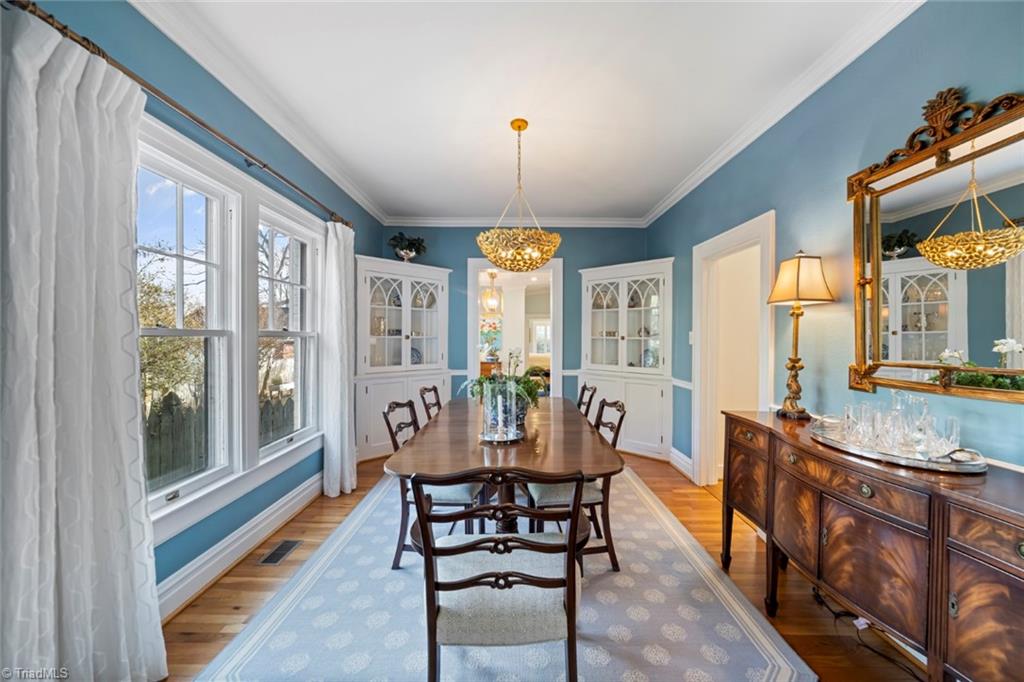 Winston-Salem, North Carolina 27104, United States, 4 Bedrooms Bedrooms, ,4 BathroomsBathrooms,Residential,Pending,9656