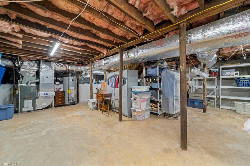 Winston-Salem, North Carolina 27104, United States, 4 Bedrooms Bedrooms, ,4 BathroomsBathrooms,Residential,Pending,9656