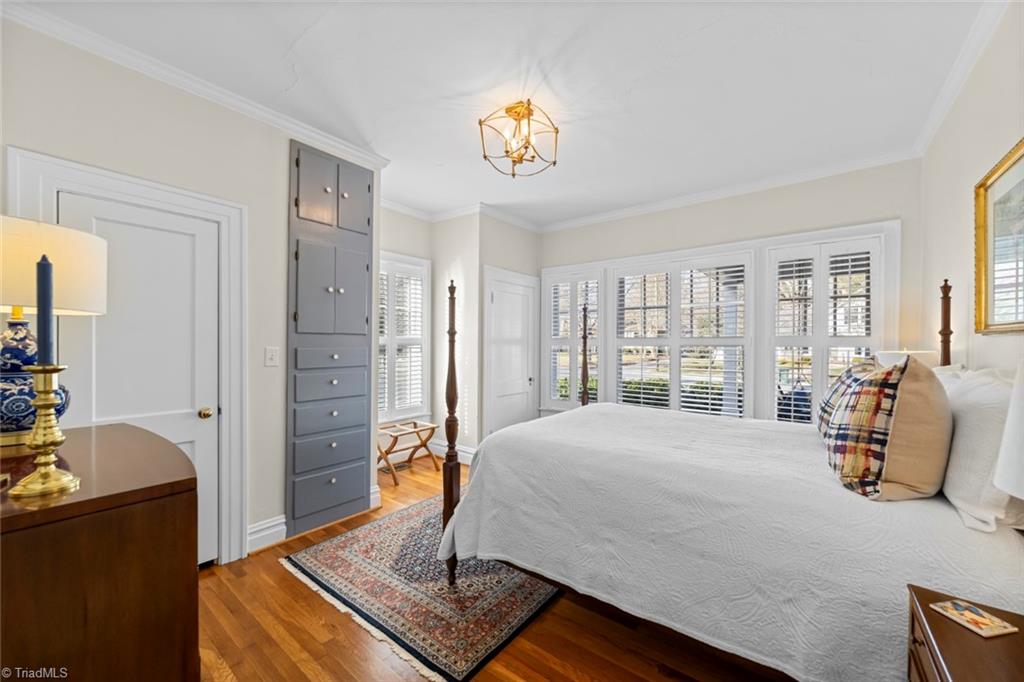 Winston-Salem, North Carolina 27104, United States, 4 Bedrooms Bedrooms, ,4 BathroomsBathrooms,Residential,Pending,9656