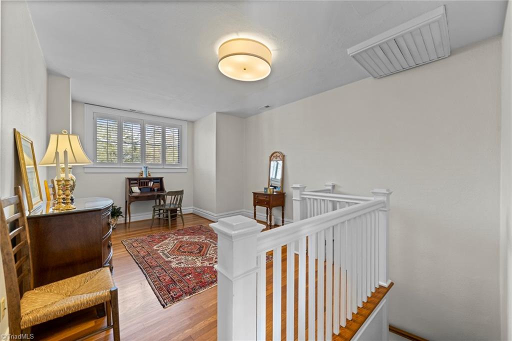 Winston-Salem, North Carolina 27104, United States, 4 Bedrooms Bedrooms, ,4 BathroomsBathrooms,Residential,Pending,9656