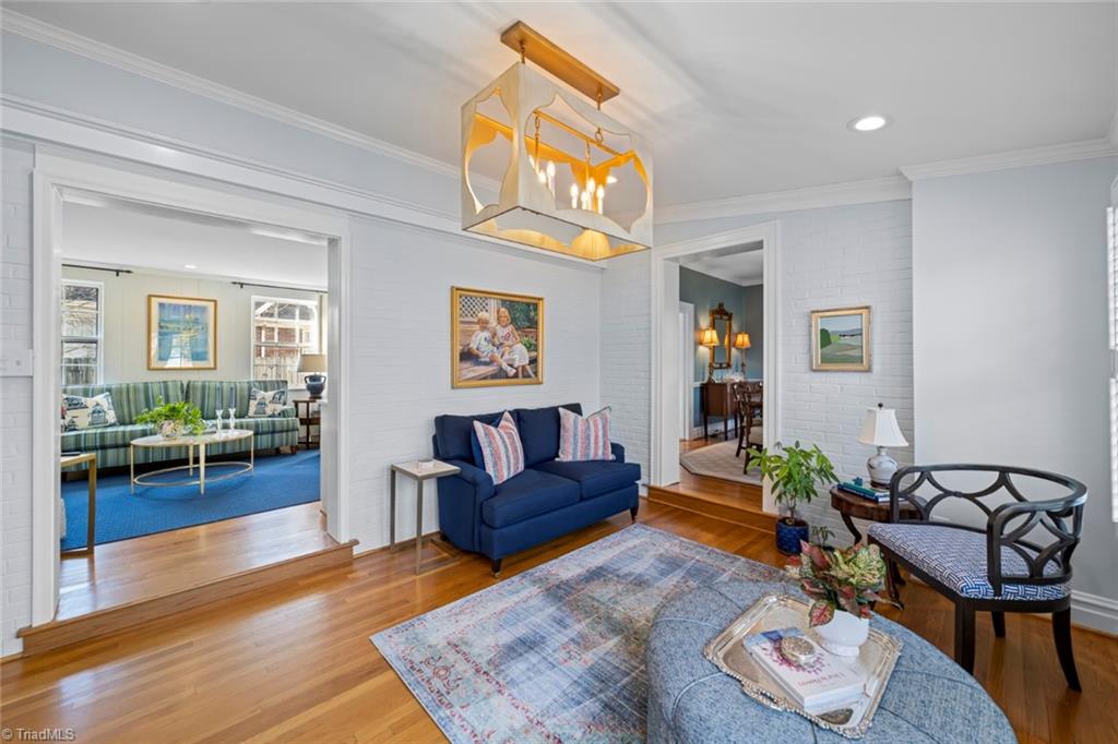 Winston-Salem, North Carolina 27104, United States, 4 Bedrooms Bedrooms, ,4 BathroomsBathrooms,Residential,Pending,9656