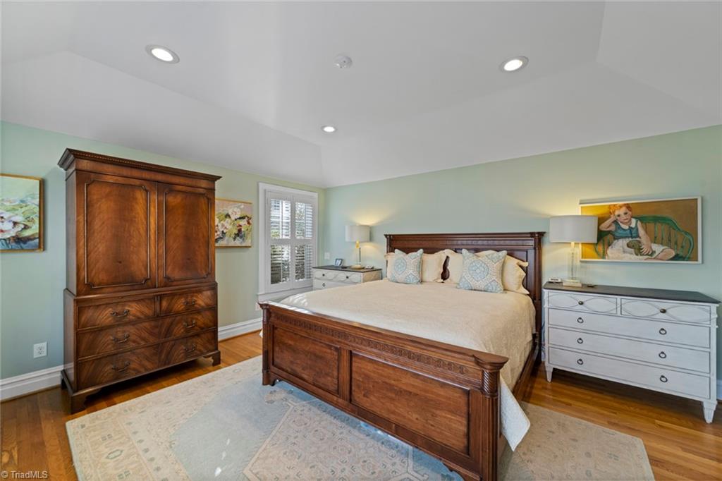 Winston-Salem, North Carolina 27104, United States, 4 Bedrooms Bedrooms, ,4 BathroomsBathrooms,Residential,Pending,9656