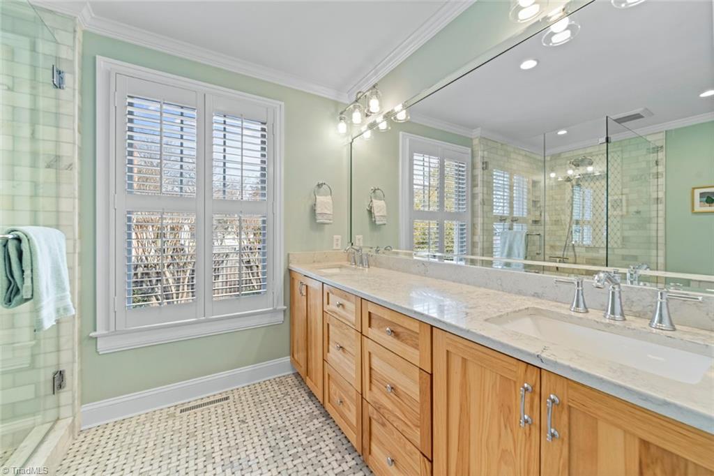 Winston-Salem, North Carolina 27104, United States, 4 Bedrooms Bedrooms, ,4 BathroomsBathrooms,Residential,Pending,9656