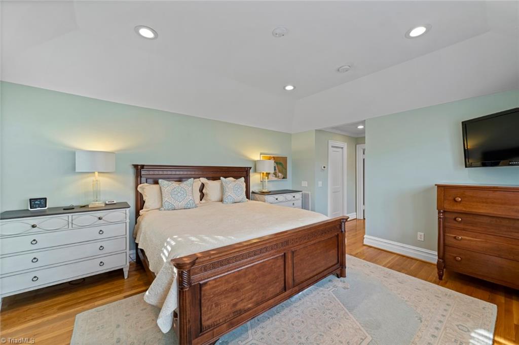 Winston-Salem, North Carolina 27104, United States, 4 Bedrooms Bedrooms, ,4 BathroomsBathrooms,Residential,Pending,9656