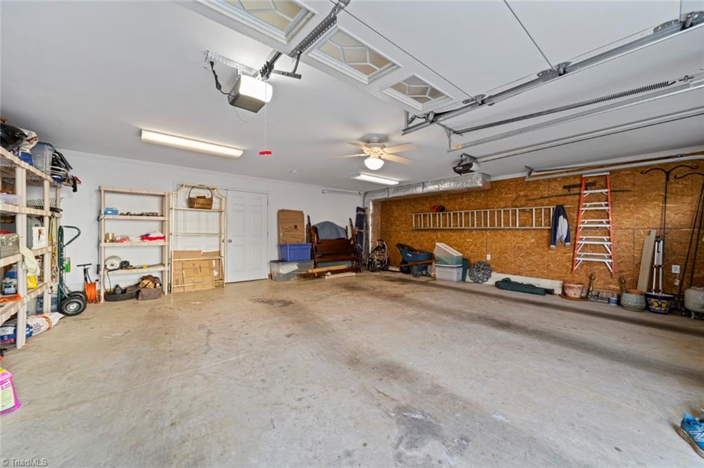 Winston-Salem, North Carolina 27104, United States, 4 Bedrooms Bedrooms, ,4 BathroomsBathrooms,Residential,Pending,9656