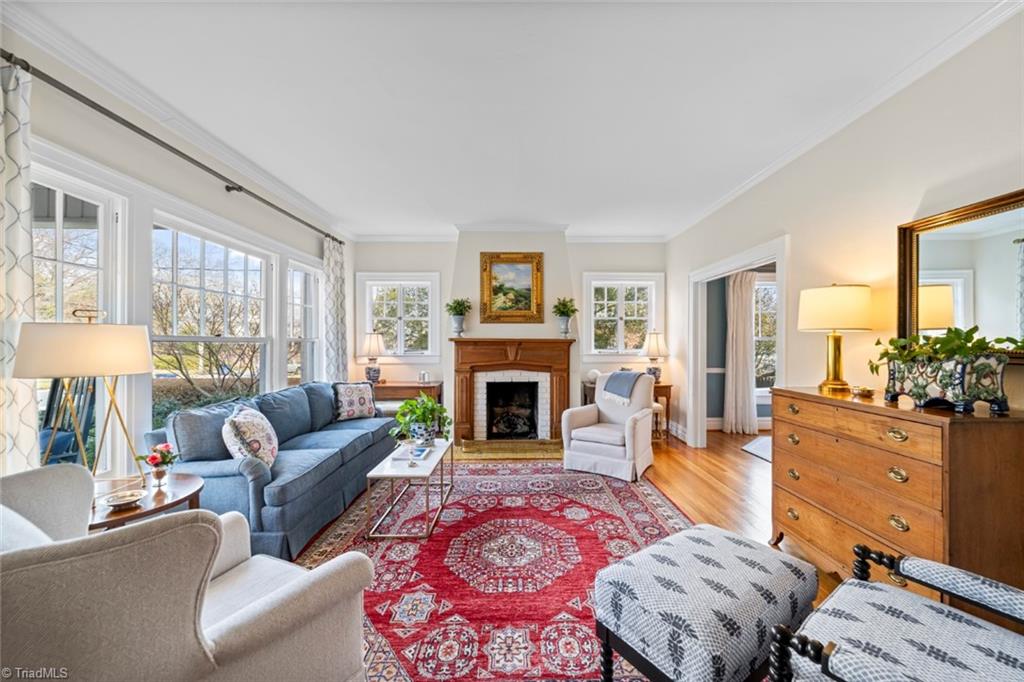 Winston-Salem, North Carolina 27104, United States, 4 Bedrooms Bedrooms, ,4 BathroomsBathrooms,Residential,Pending,9656