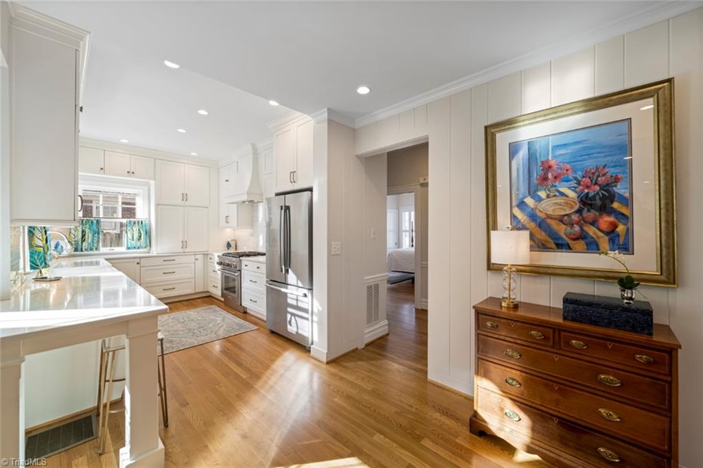 Winston-Salem, North Carolina 27104, United States, 4 Bedrooms Bedrooms, ,4 BathroomsBathrooms,Residential,Pending,9656