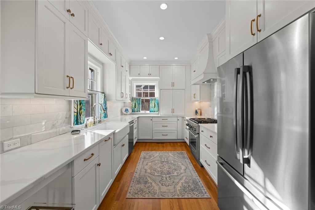 Winston-Salem, North Carolina 27104, United States, 4 Bedrooms Bedrooms, ,4 BathroomsBathrooms,Residential,Pending,9656