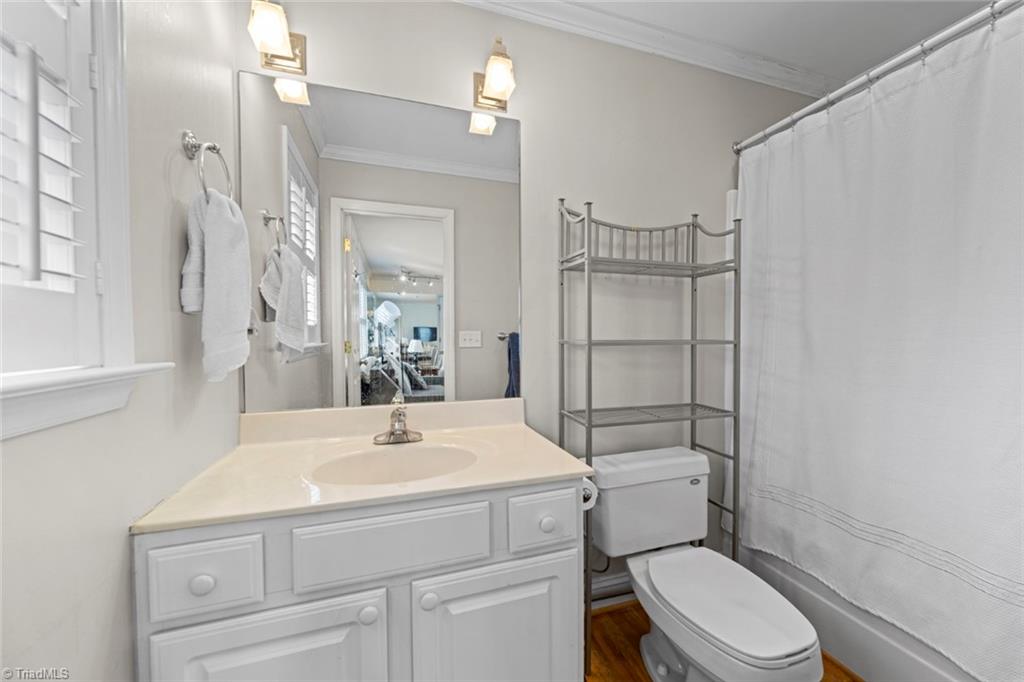 Winston-Salem, North Carolina 27104, United States, 4 Bedrooms Bedrooms, ,4 BathroomsBathrooms,Residential,Pending,9656