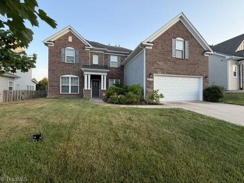 Homes For Sale - 6017 Stone Valley Way<br/> Greensboro, NC 27455