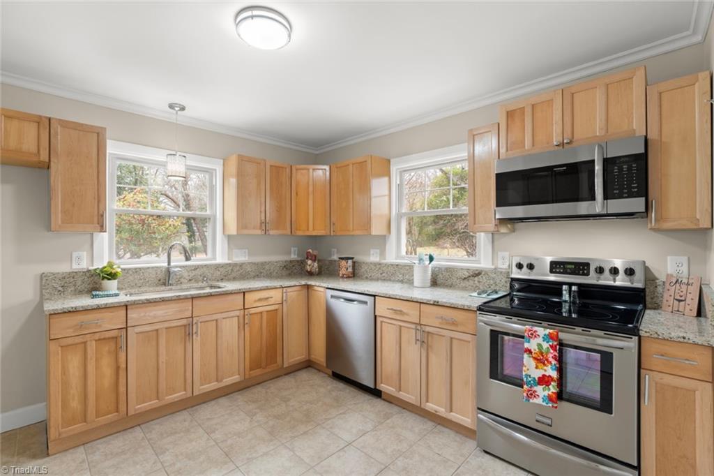 Winston-Salem, North Carolina 27106, United States, 3 Bedrooms Bedrooms, ,2 BathroomsBathrooms,Residential,Pending,7721