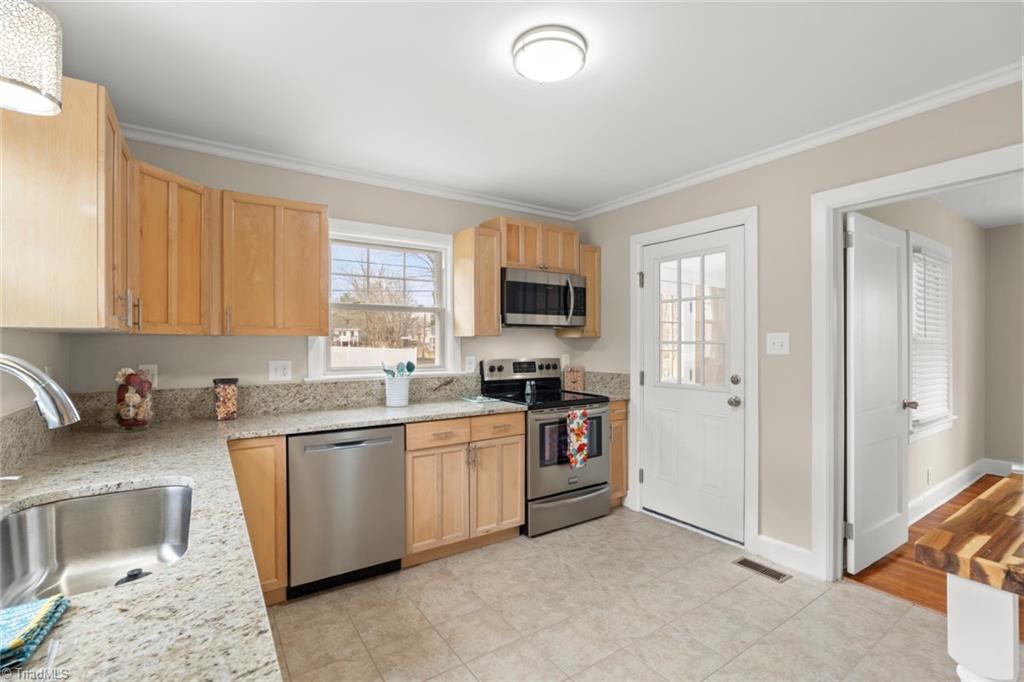 Winston-Salem, North Carolina 27106, United States, 3 Bedrooms Bedrooms, ,2 BathroomsBathrooms,Residential,Pending,7721