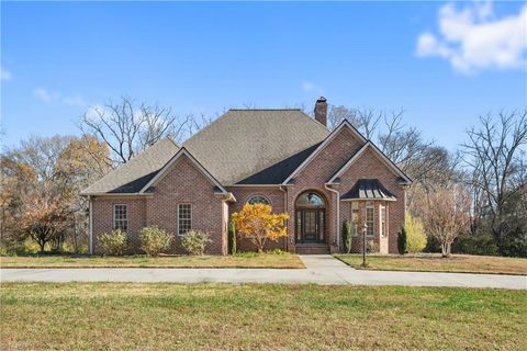 Homes For Sale - 375 Howardtown Circle<br/> Mocksville, NC 27028