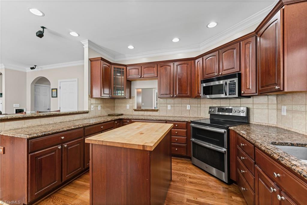 105 Meadowcrest Court