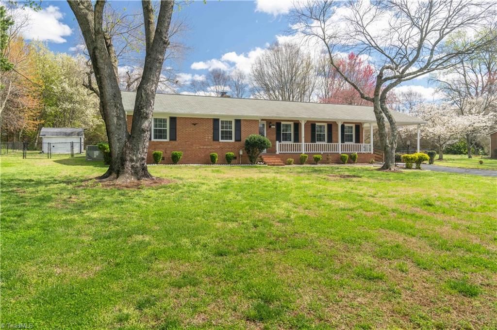 Photo of 1401 Lambs Lane, Kernersville, NC 27284 (MLS # 1212485)