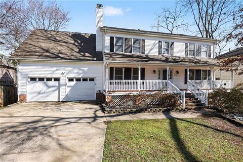 Homes For Sale - 3226 Derby Circle<br/> High Point, NC 27265