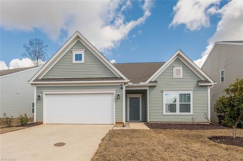 Homes For Sale - 5556 Baverhof Drive<br/> Greensboro, NC 27405