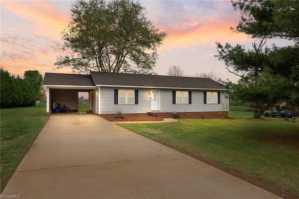 103 Deer Run Lane, Lexington, North Carolina image 1