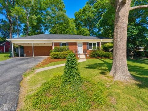 Homes For Sale - 203 Rockspring Drive<br/> Thomasville, NC 27360