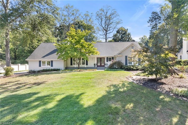 317 BANBURY RD, WINSTON SALEM, NC 27104 - Image ff1048422e59d040994c6c8cdaff0d87/705386837