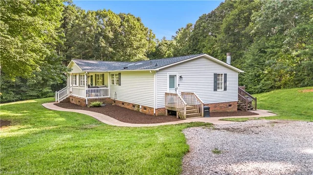 238 Pilgrim Ridge Road, photo 2 of 39
