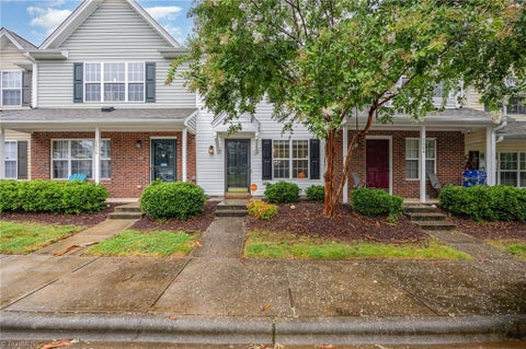 Townhouse For Sale - 2660 Halle Ann Circle<br/> Winston-Salem, NC 27103