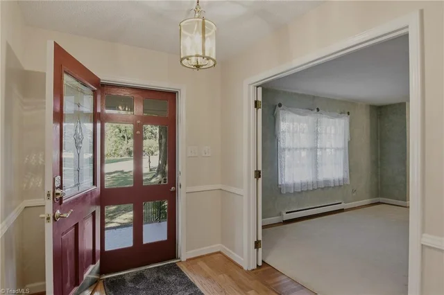 707 Fairidge Drive, photo 4 of 28