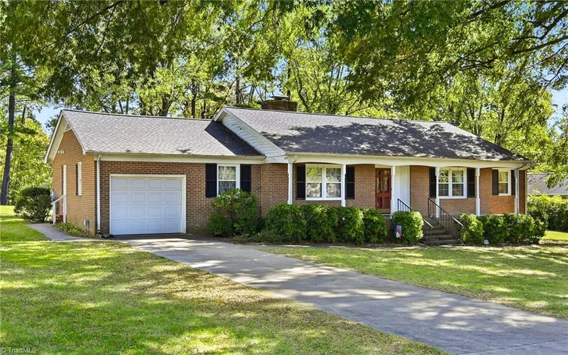 707 Fairidge Drive, photo 1 of 28